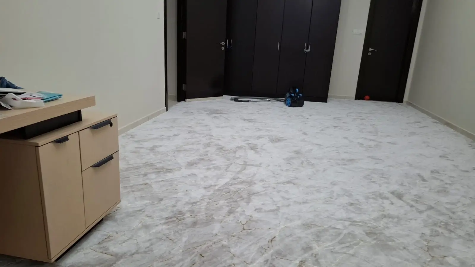 Light grey marble carpet bedroom dubai